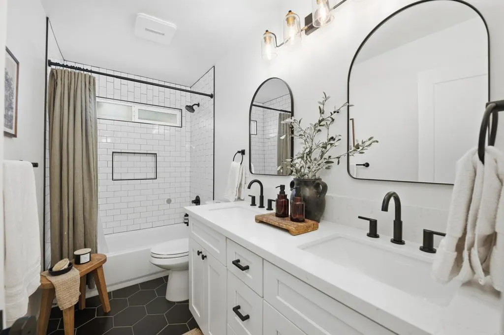 https://cdn.realtyfeed.com/cdn/127/306708641/e50988de7a4bb24d3f3e02f564b682ee.webp