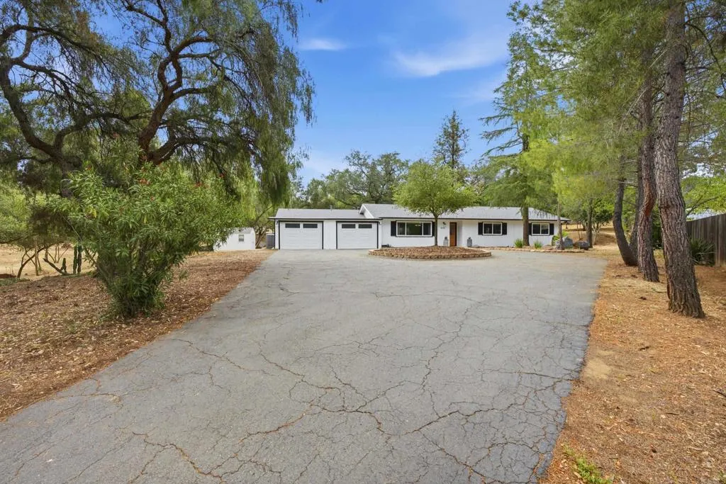 https://cdn.realtyfeed.com/cdn/127/306708641/f285b98a715b02093818ebadbb7594fe.webp