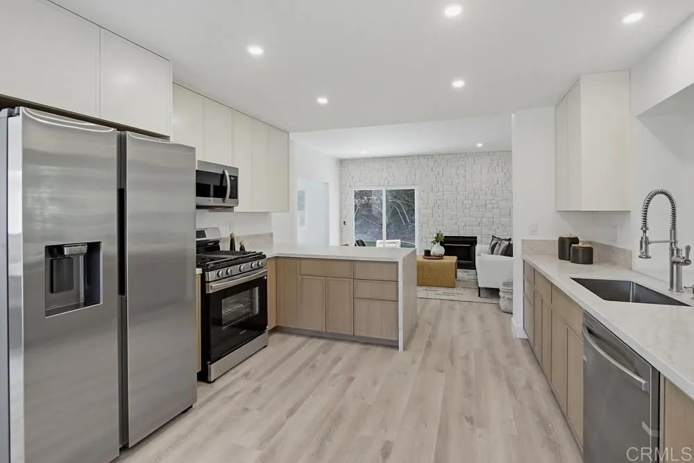 https://cdn.realtyfeed.com/cdn/127/306708767/452516270b80a560167c6736cb8418ec.webp