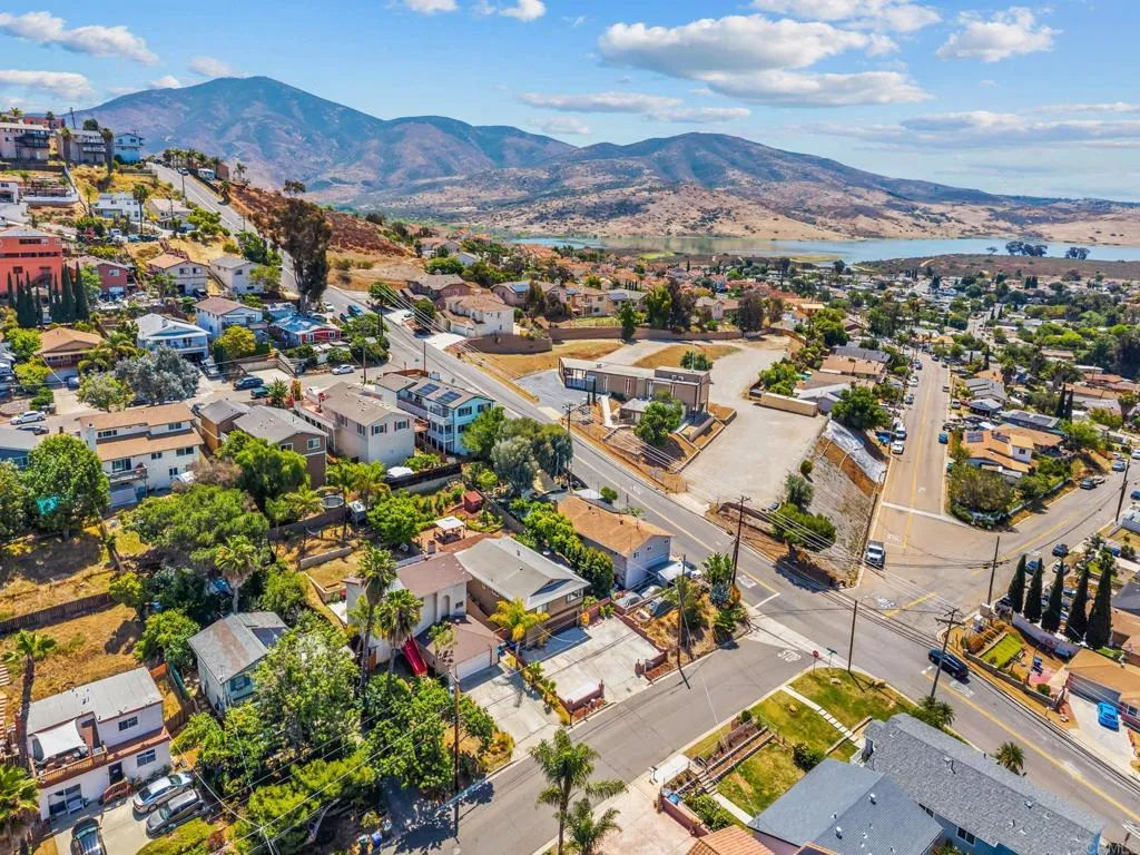 https://cdn.realtyfeed.com/cdn/127/306708792/9e95b2f081bf6c11eaac635300ddaec8.webp