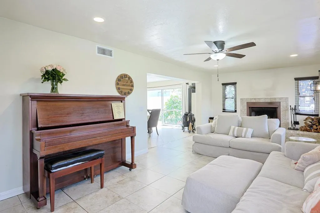 https://cdn.realtyfeed.com/cdn/127/306708799/00577f9b286658c13dc32cc1592498b2.webp