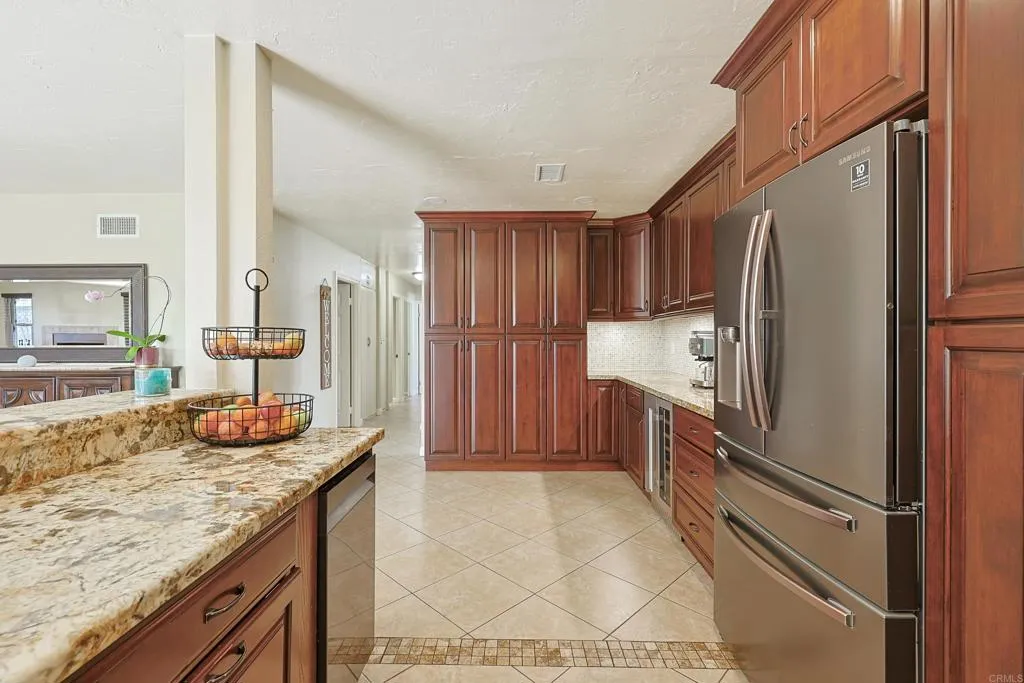 https://cdn.realtyfeed.com/cdn/127/306708799/1a90f4eebc3e96d94748a6d0335489fe.webp