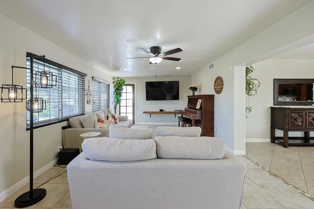 https://cdn.realtyfeed.com/cdn/127/306708799/5525f7eec0db74b8140b8be5db681bc4.webp