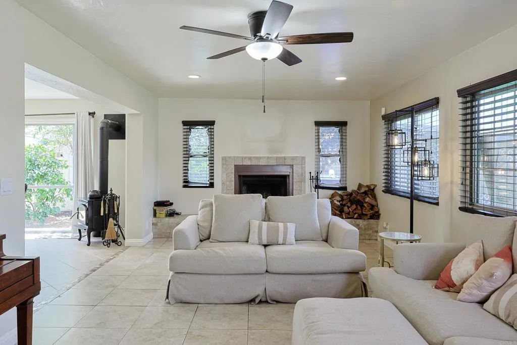 https://cdn.realtyfeed.com/cdn/127/306708799/8c18e855c98262d2b15b40ee3ed3336a.webp