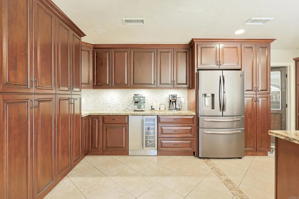 https://cdn.realtyfeed.com/cdn/127/306708799/d2088297a9714e702f144256918f23d1.webp