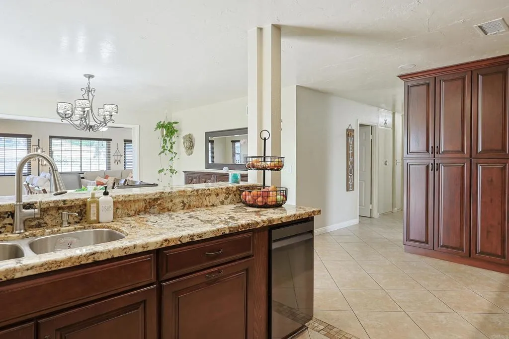 https://cdn.realtyfeed.com/cdn/127/306708799/ffe651a5c682e9674bfdf79f28338b81.webp
