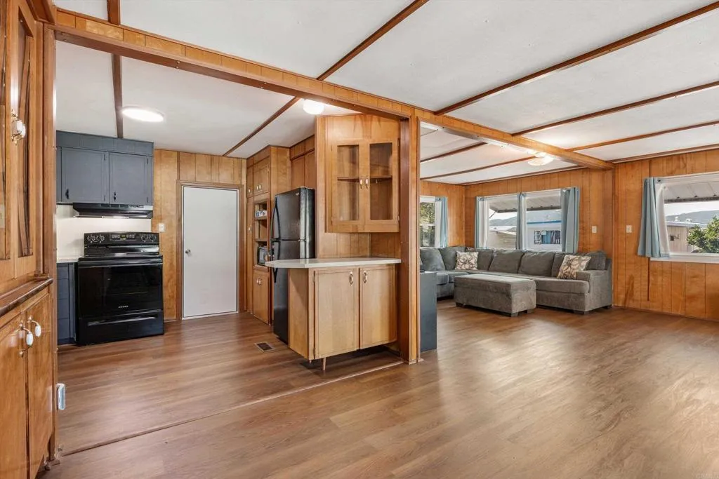 https://cdn.realtyfeed.com/cdn/127/306708846/41eaf31d4208bfa142c6ba4b0ccd3bcf.webp