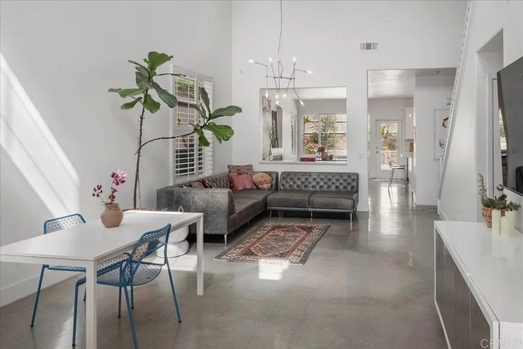 https://cdn.realtyfeed.com/cdn/127/306708873/23b16040f159f3699edea0204bb2be2b.webp