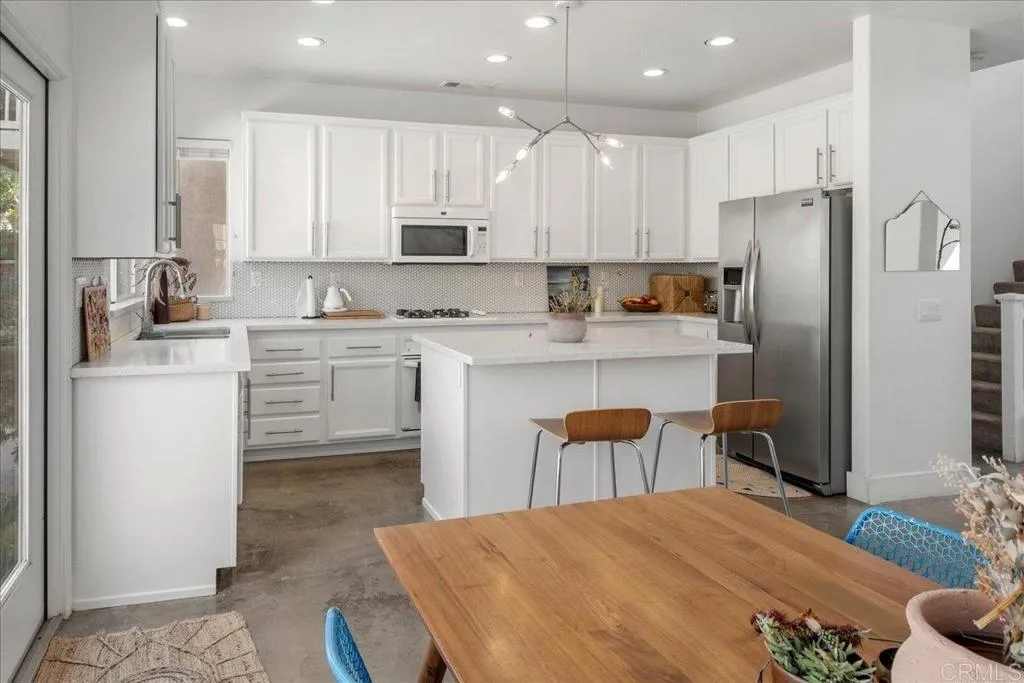 https://cdn.realtyfeed.com/cdn/127/306708873/3fec3500a6d22b7a8f82d0a05d2c4e32.webp