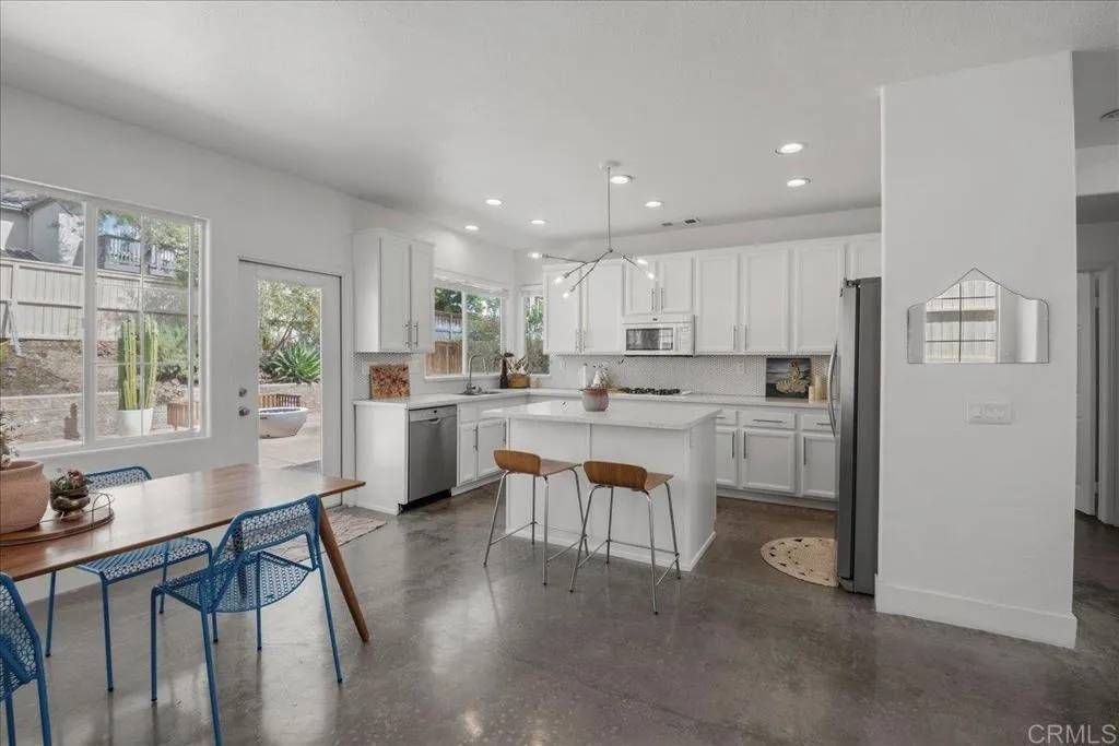 https://cdn.realtyfeed.com/cdn/127/306708873/4b29abf1d10828efe1d032b616c812f3.webp