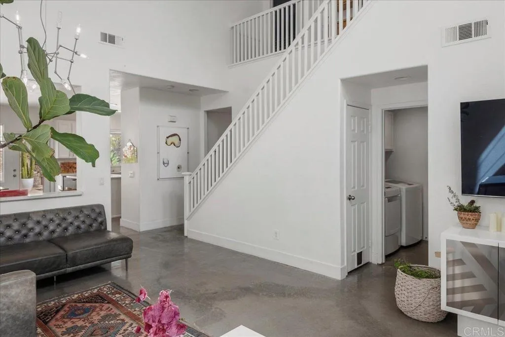 https://cdn.realtyfeed.com/cdn/127/306708873/573ef1993ff18917b8d85d3313955fcf.webp