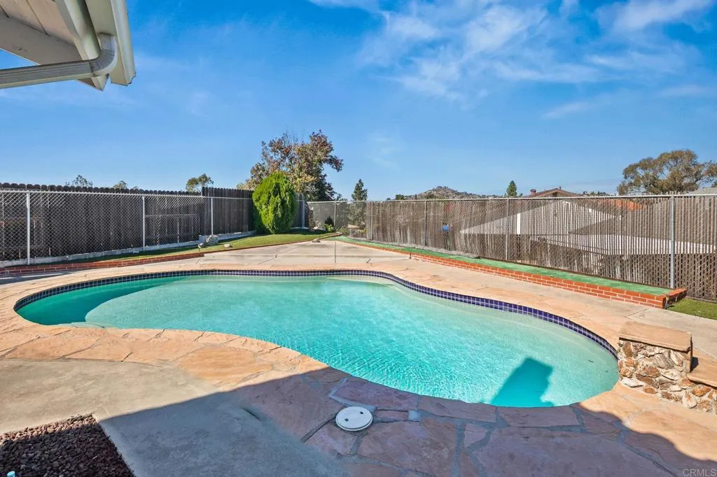 https://cdn.realtyfeed.com/cdn/127/306708948/53a1042e08a4115f4054b4b17da56fd2.webp