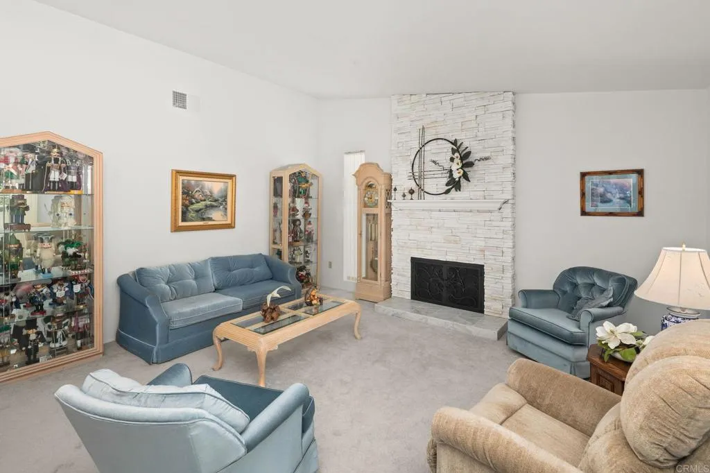 https://cdn.realtyfeed.com/cdn/127/306708948/8dc380f00f90bf2bc95c0c46a8d62eed.webp