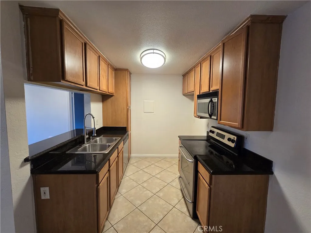Santa Ana, CA 92701