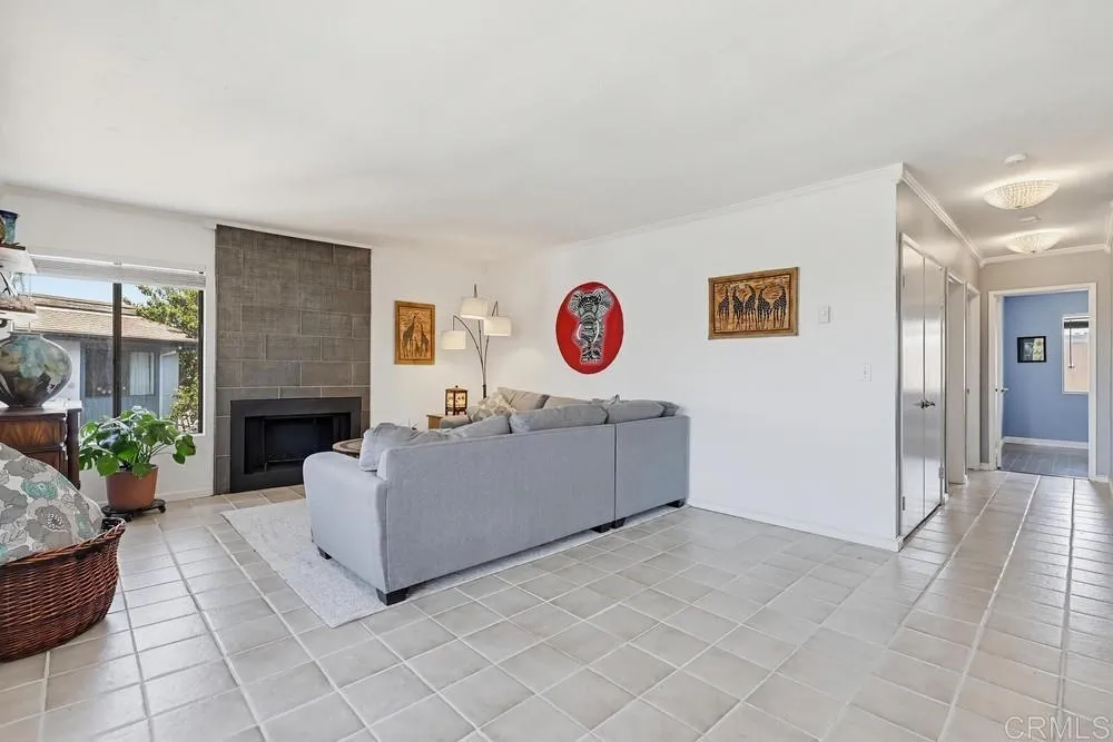 https://cdn.realtyfeed.com/cdn/127/306709007/602ee177763c6315669af63c42a3bc12.webp