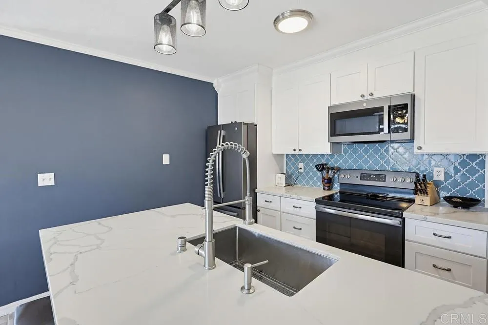 https://cdn.realtyfeed.com/cdn/127/306709007/f061fcaecc515bdcb0fb13406cc56aba.webp