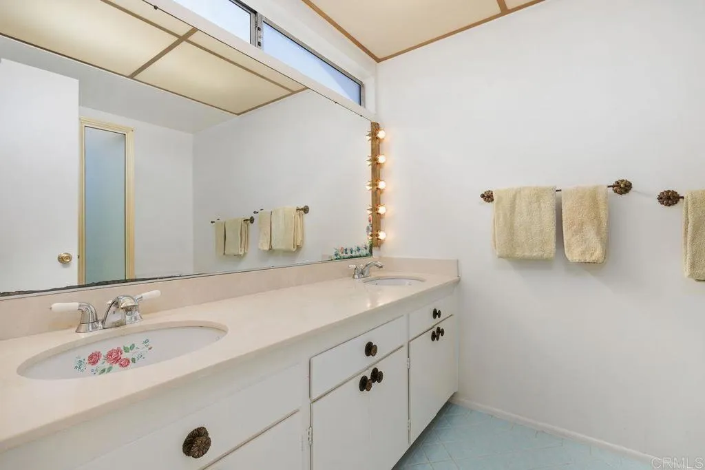 https://cdn.realtyfeed.com/cdn/127/306709039/065a5d3913da1f26c97da09ebd5495fe.webp
