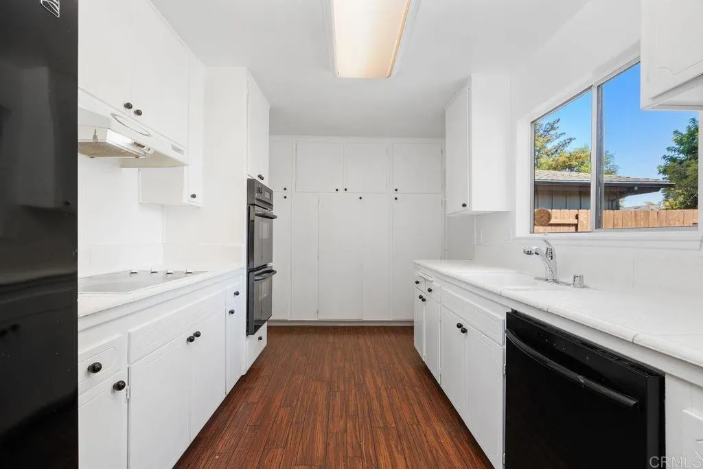 https://cdn.realtyfeed.com/cdn/127/306709039/a2a8724863d8b59d453ab098d24be250.webp