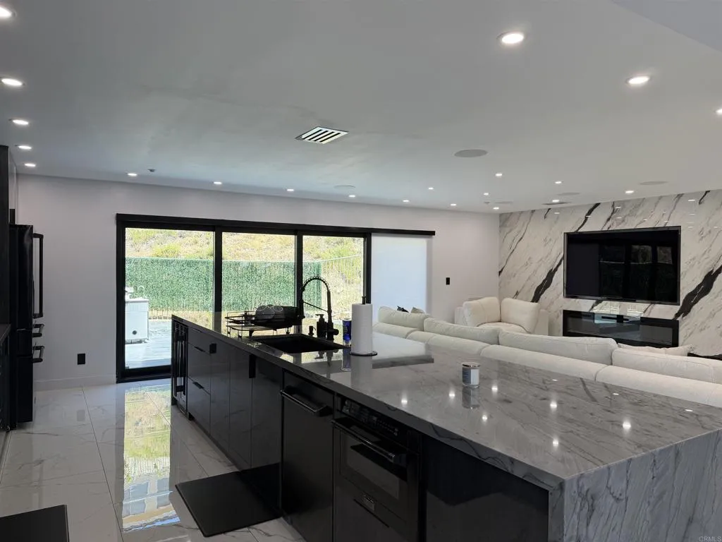 https://cdn.realtyfeed.com/cdn/127/306709085/b620ef82f1f6e872be03505b590cfd9f.webp