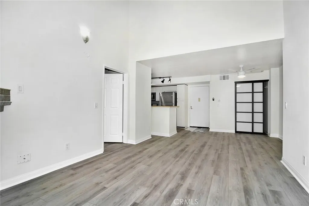 21500 Burbank Boulevard Unit 307, Woodland Hills, CA 91367 - Photo 2 of 21, Woodland Hills, CA
