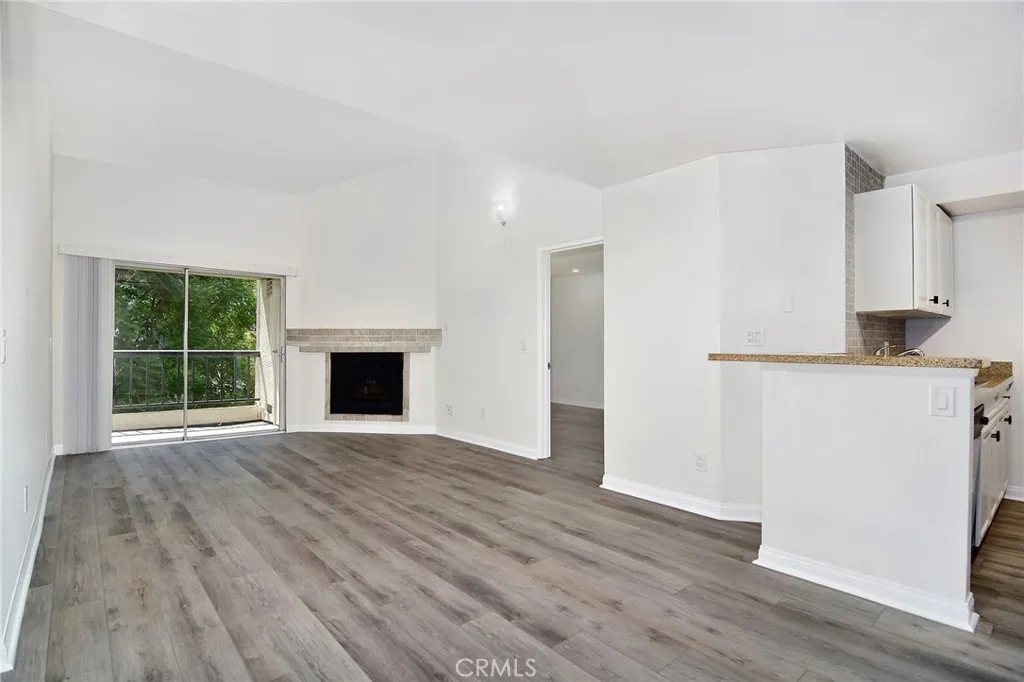 Woodland Hills, CA 91367