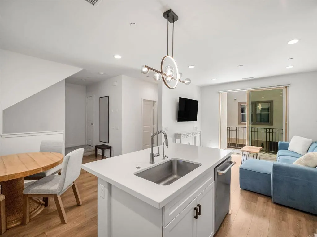 https://cdn.realtyfeed.com/cdn/127/306709092/0d22276096b0ced99f1ec27ca214eba3.webp