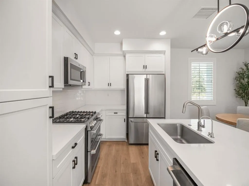 https://cdn.realtyfeed.com/cdn/127/306709092/a83797c070bb48aaf231f96094609ba8.webp