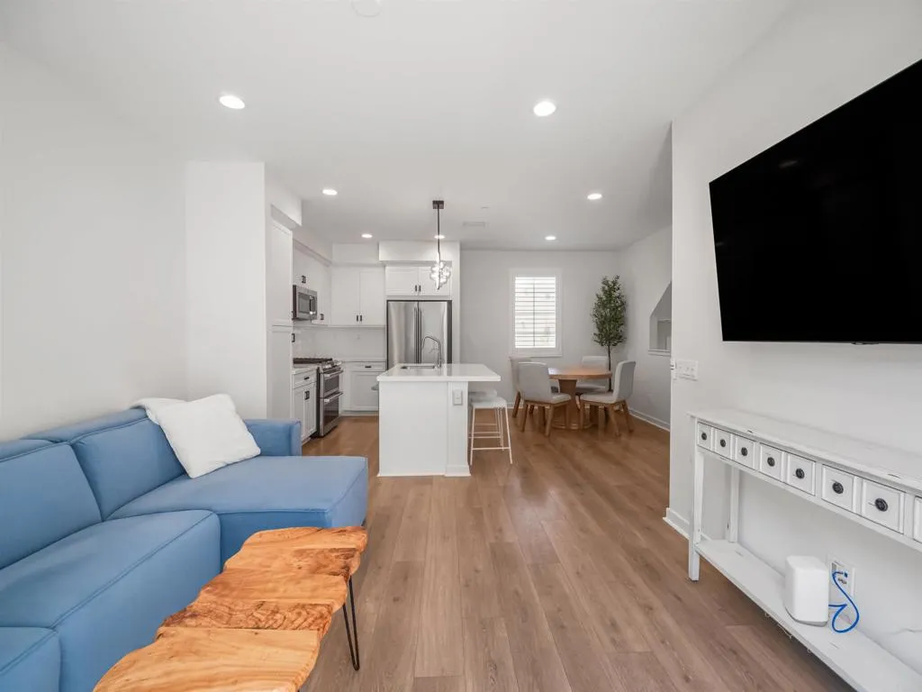 https://cdn.realtyfeed.com/cdn/127/306709092/bb37dbdca0d548a0fb095c03f6d50413.webp