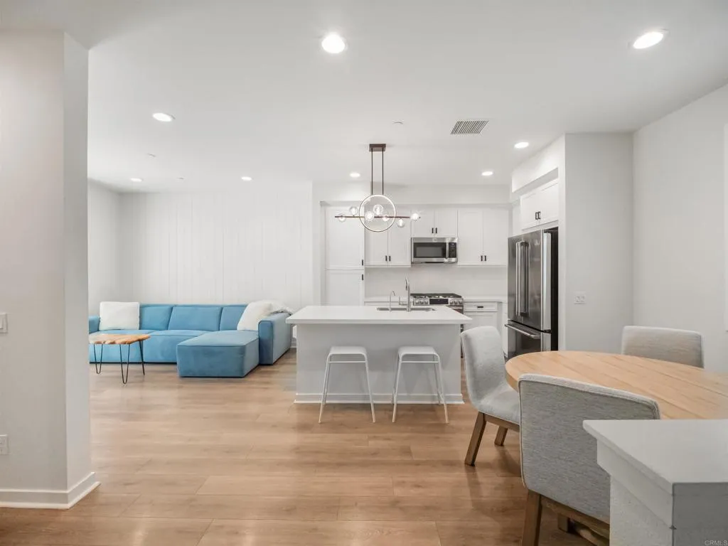 https://cdn.realtyfeed.com/cdn/127/306709092/c4beddf4da1ce947a7375e92cd6861bc.webp