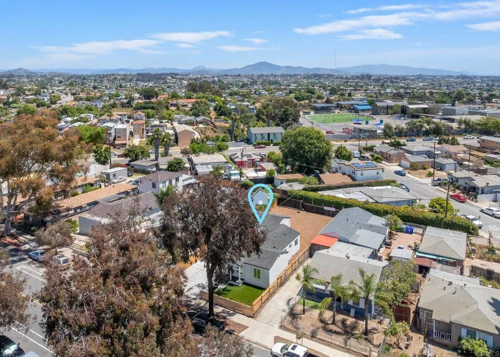 https://cdn.realtyfeed.com/cdn/127/306709131/ef134b109010425b9dbeff8cfe91cbd2.webp