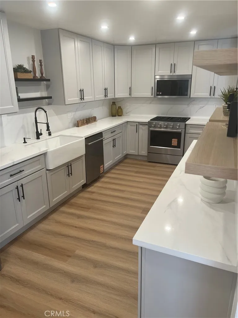 Sherman Oaks, CA 91403