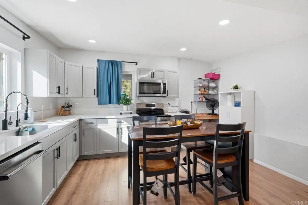 https://cdn.realtyfeed.com/cdn/127/306709318/15a29db7667c6551e531a46c34f2e776.webp