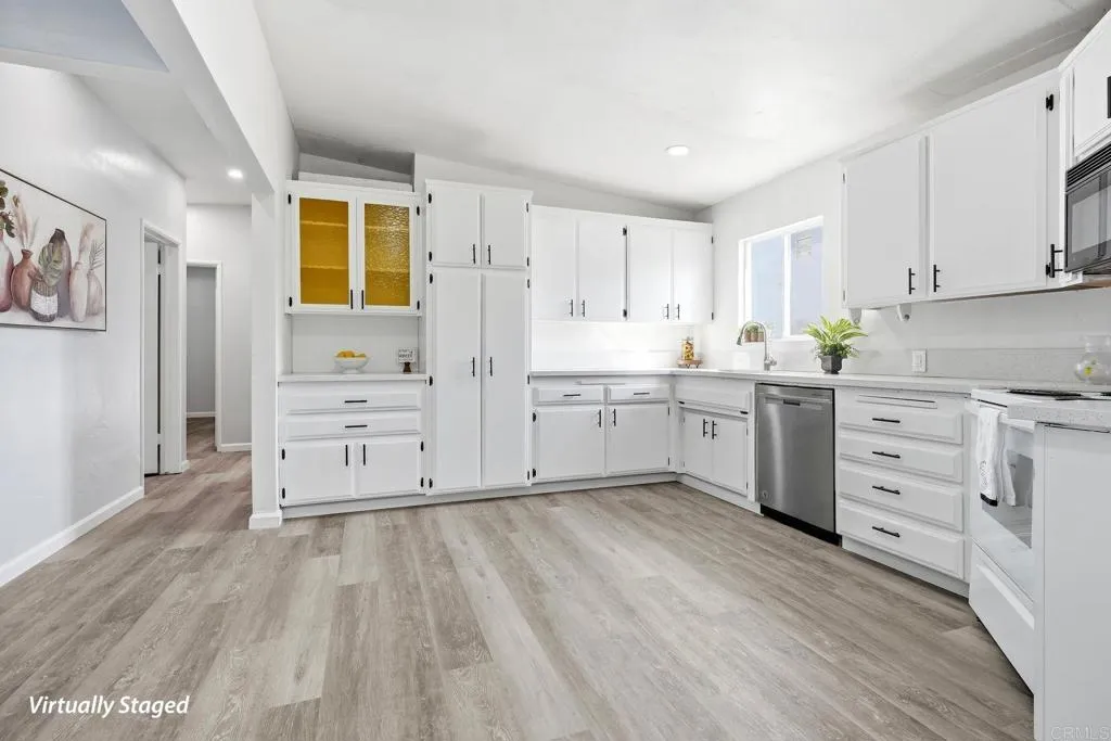 https://cdn.realtyfeed.com/cdn/127/306709318/99cf2ce5b95b0b1e081b51adefecad45.webp