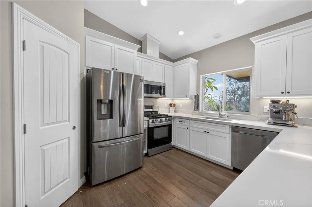 https://cdn.realtyfeed.com/cdn/127/306709397/07fd8e0679ddc24660431b28dc92e548.webp