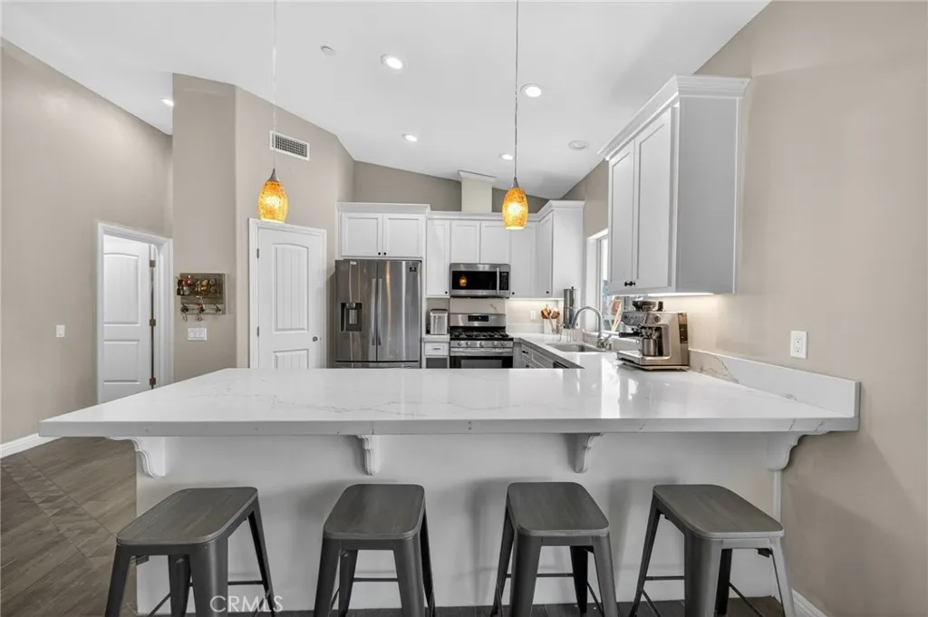 https://cdn.realtyfeed.com/cdn/127/306709397/1b79f86d39f7bf9fe3c1c02c607a9ab1.webp