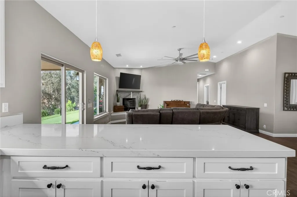 https://cdn.realtyfeed.com/cdn/127/306709397/ecdb0eae81253b8f8b568076c103ac15.webp