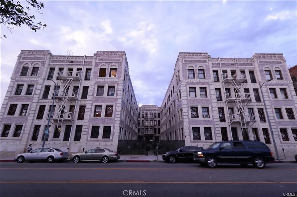 Los Angeles, CA 90006
