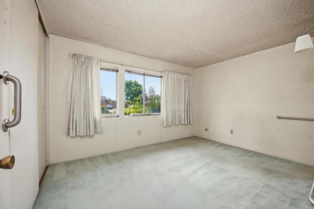 https://cdn.realtyfeed.com/cdn/127/306709599/723ff9e7e1a2cb3d2f540db32a109f4a.webp