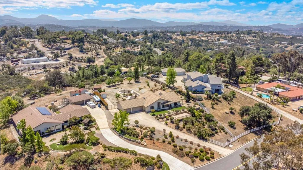 https://cdn.realtyfeed.com/cdn/127/306709626/6ee4a7391f4cc399b2cbf7b1ed12f259.webp