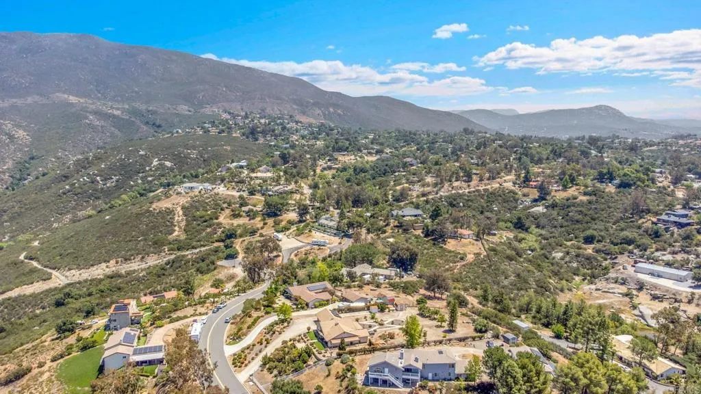 https://cdn.realtyfeed.com/cdn/127/306709626/95d7db76cb9366527f1bc2607daf5dd4.webp