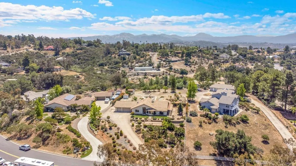 https://cdn.realtyfeed.com/cdn/127/306709626/ae03bd30b4836af44ab53ae79c828561.webp