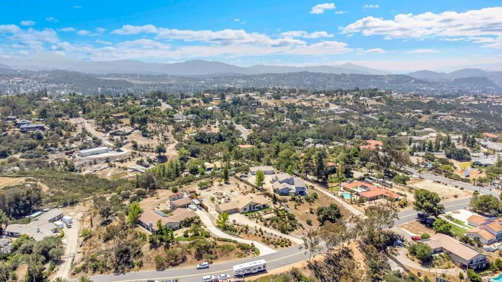https://cdn.realtyfeed.com/cdn/127/306709626/b61a3a33e669393f865deadd90f8a465.webp