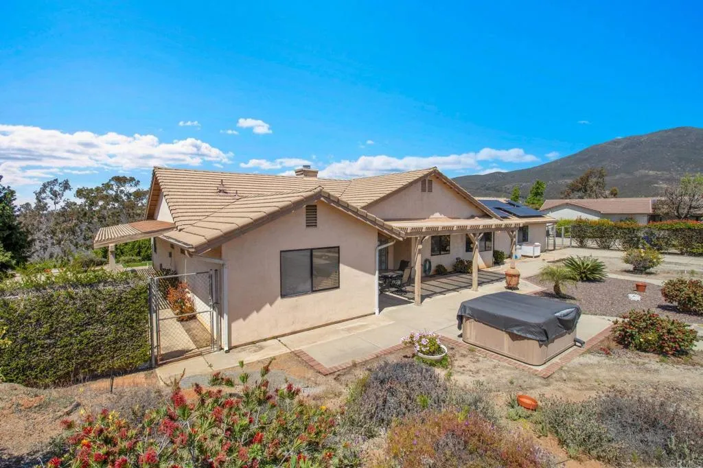 https://cdn.realtyfeed.com/cdn/127/306709626/eb8a032e543d1e188d0fda62aea37acd.webp