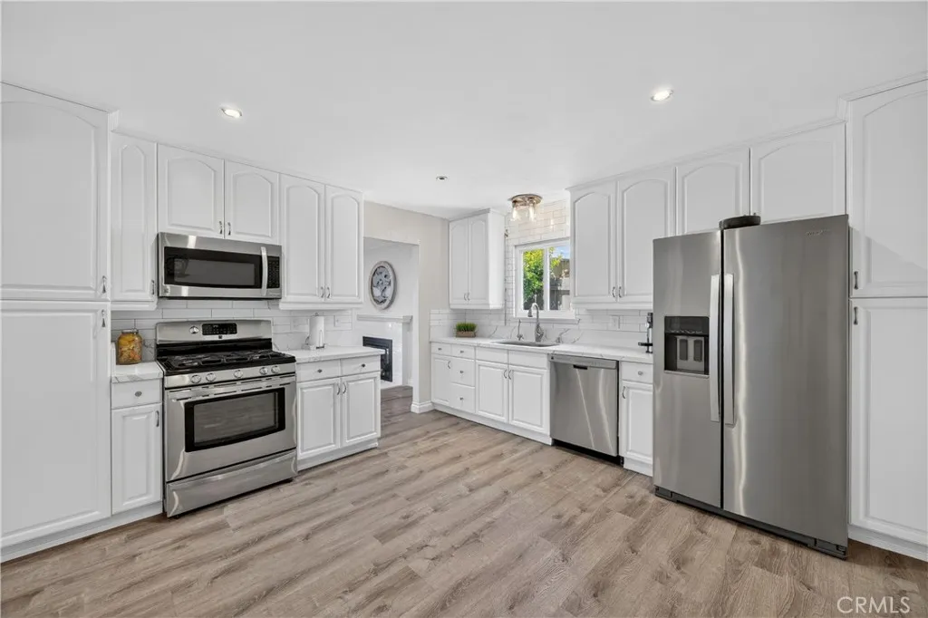 https://cdn.realtyfeed.com/cdn/127/306709646/2cc593f35affcfca9546effe9f0bfecd.webp