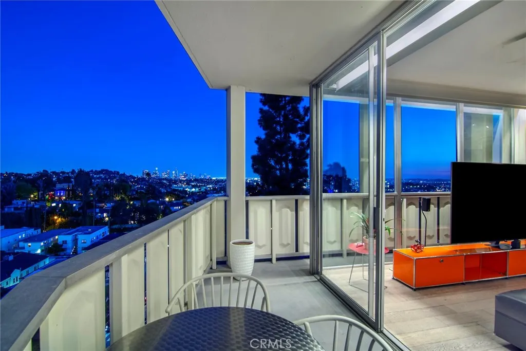 Los Angeles, CA 90027
