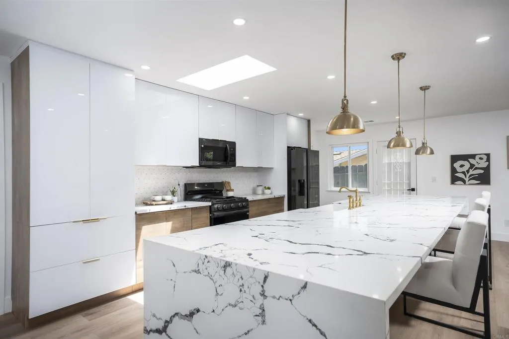 https://cdn.realtyfeed.com/cdn/127/306709700/024707da1dcfedeb442d7232f23f527f.webp