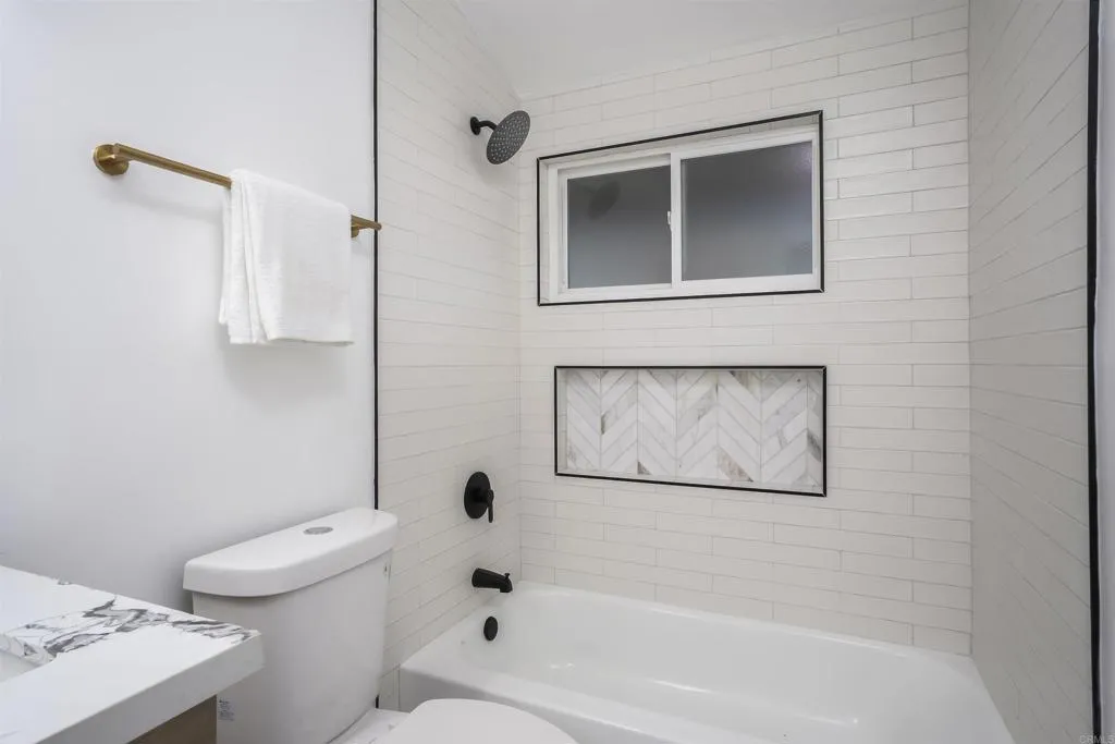 https://cdn.realtyfeed.com/cdn/127/306709700/1c16461d1c58e1b2ad78afa1f61f7979.webp