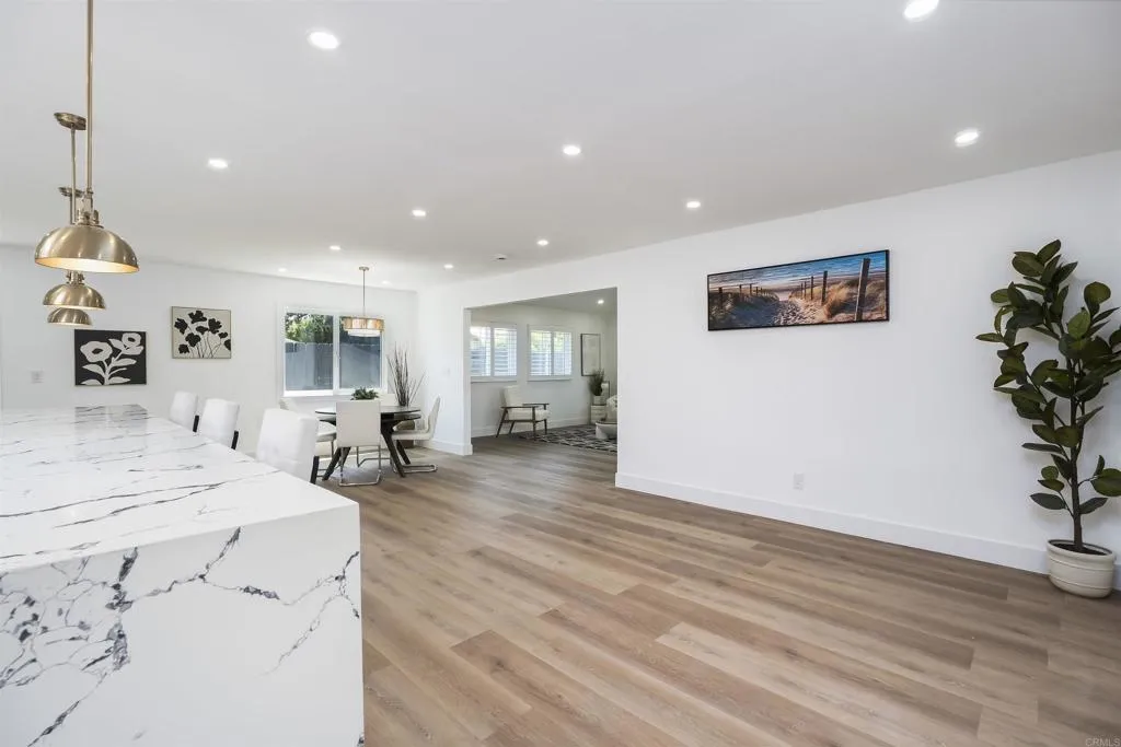 https://cdn.realtyfeed.com/cdn/127/306709700/4c89d05eede2ab41d78d4ef06f58c259.webp