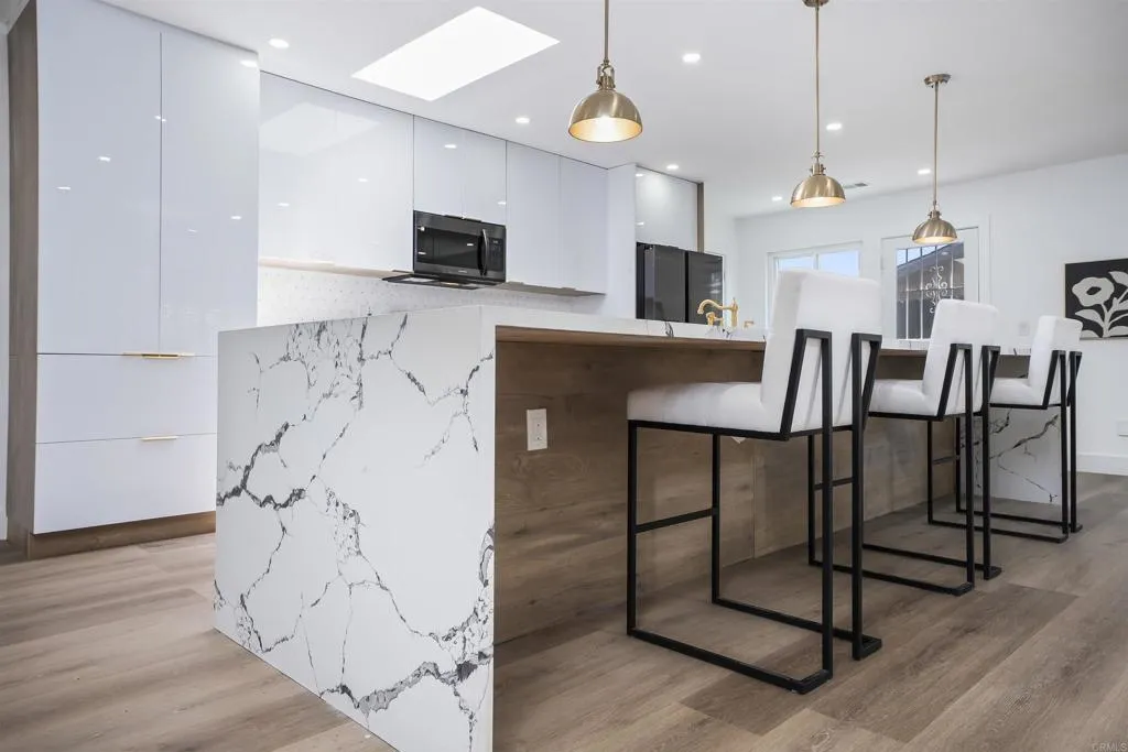 https://cdn.realtyfeed.com/cdn/127/306709700/8adfb333fe3fc1f765380bfe58d1f1eb.webp