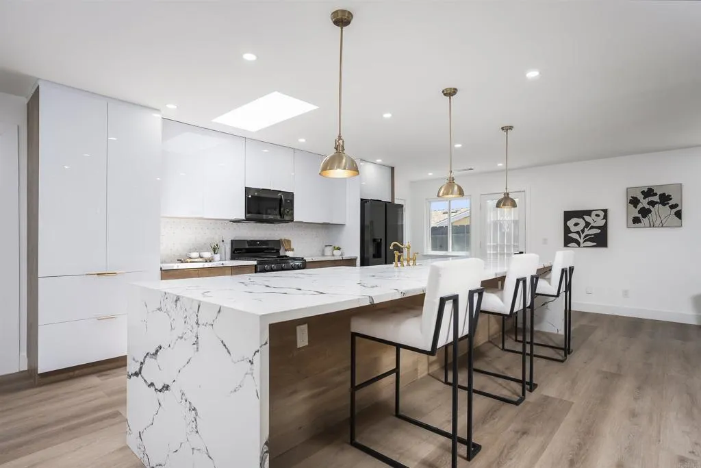 https://cdn.realtyfeed.com/cdn/127/306709700/914001d43edaf0fd612363da0fdd6ff4.webp